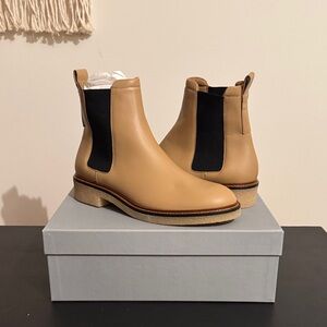 Everlane Tan and Black Chelsea Boots